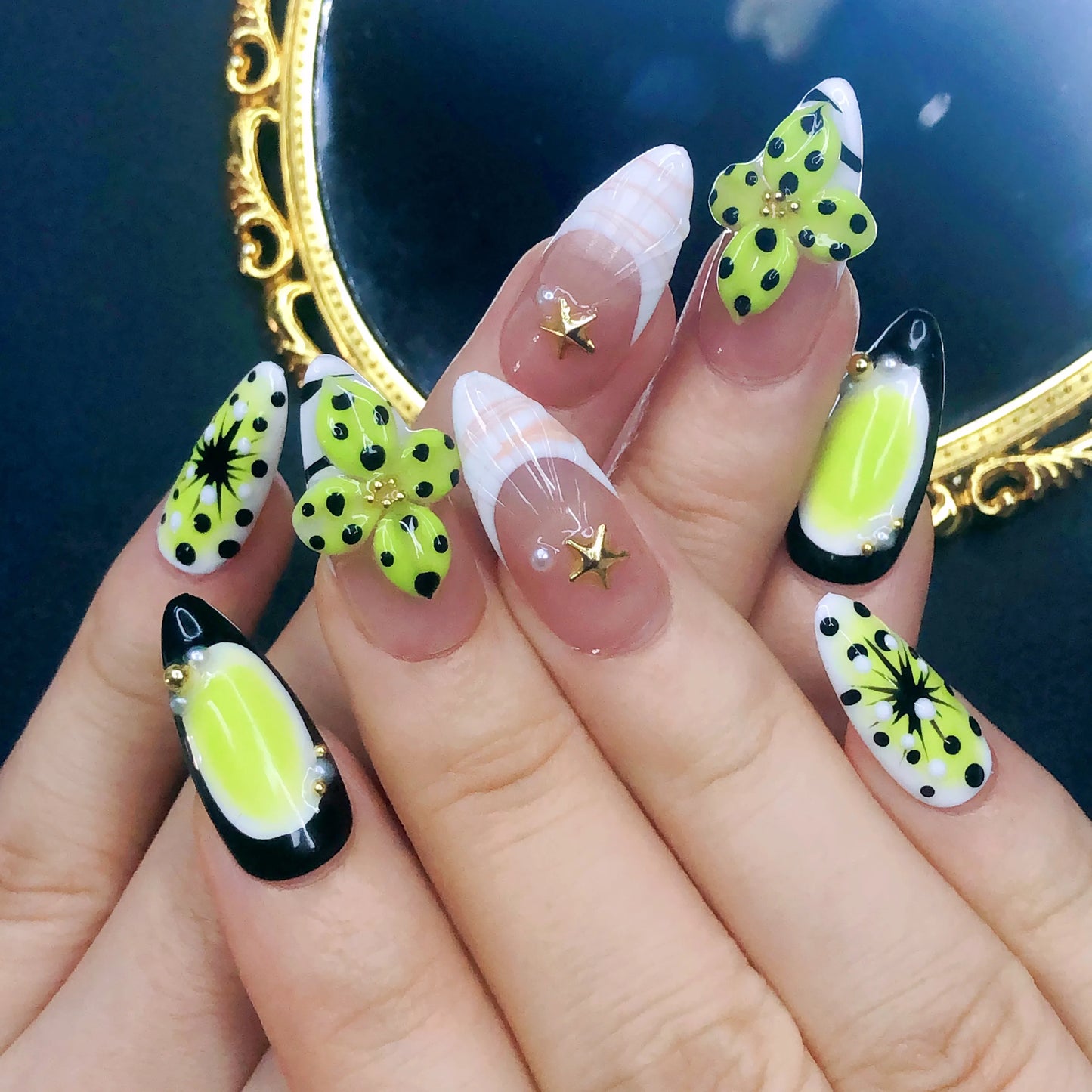 Press On Nail Green Flower