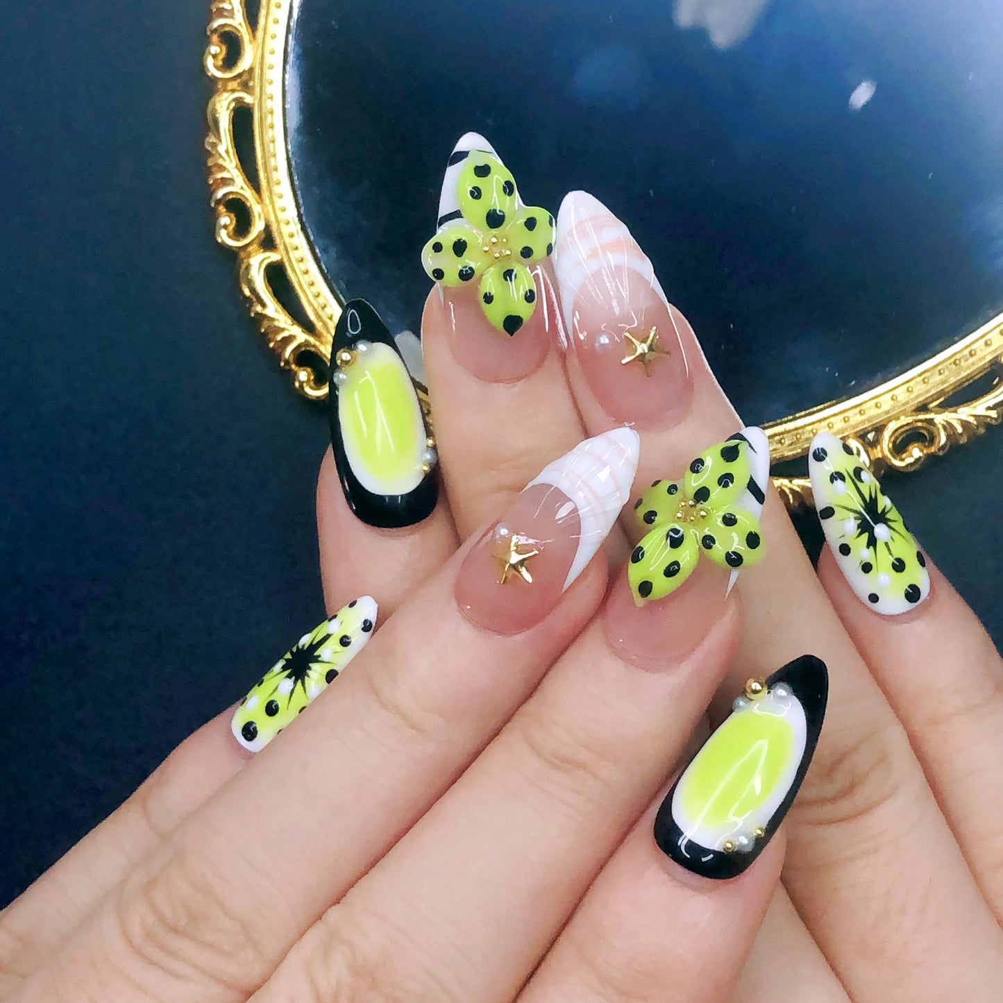 Press On Nail Green Flower