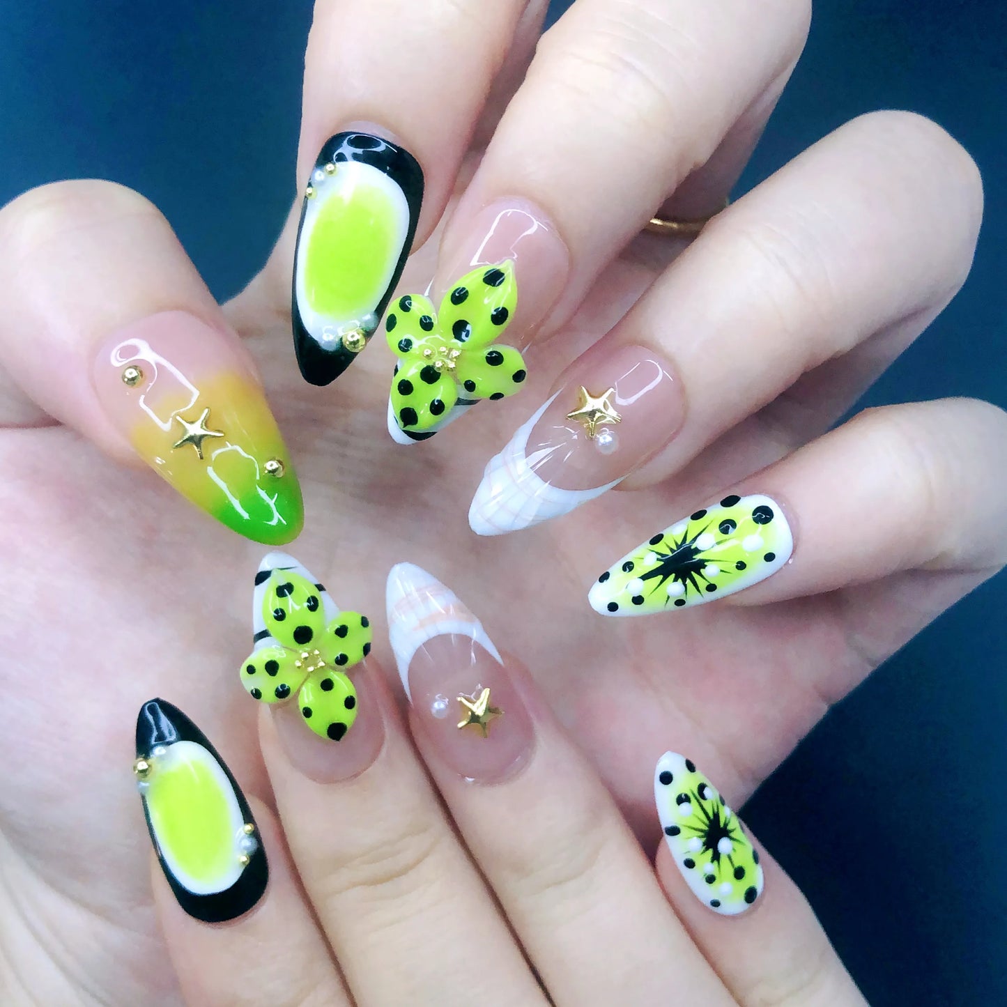Press On Nail Green Flower