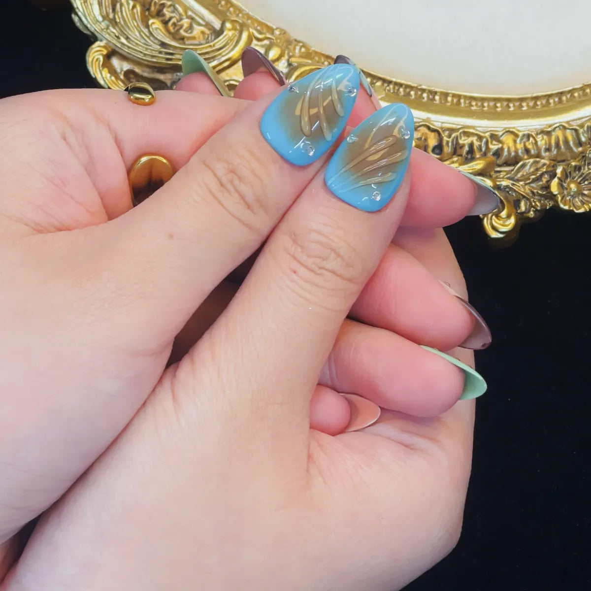 Press On Nail Azure Arc