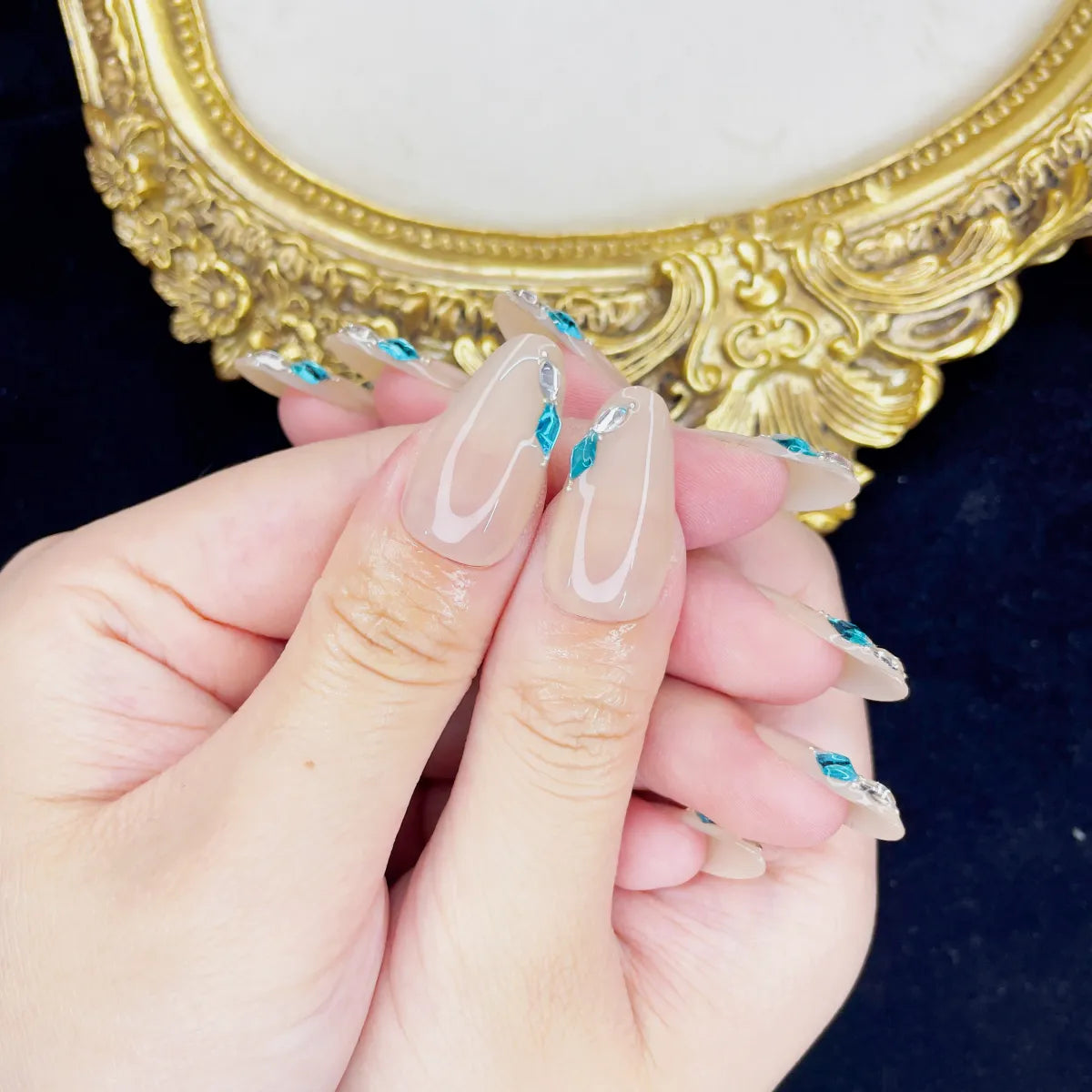 Press On Nail Misty Jewel