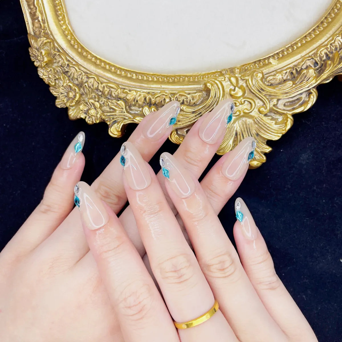 Press On Nail Misty Jewel