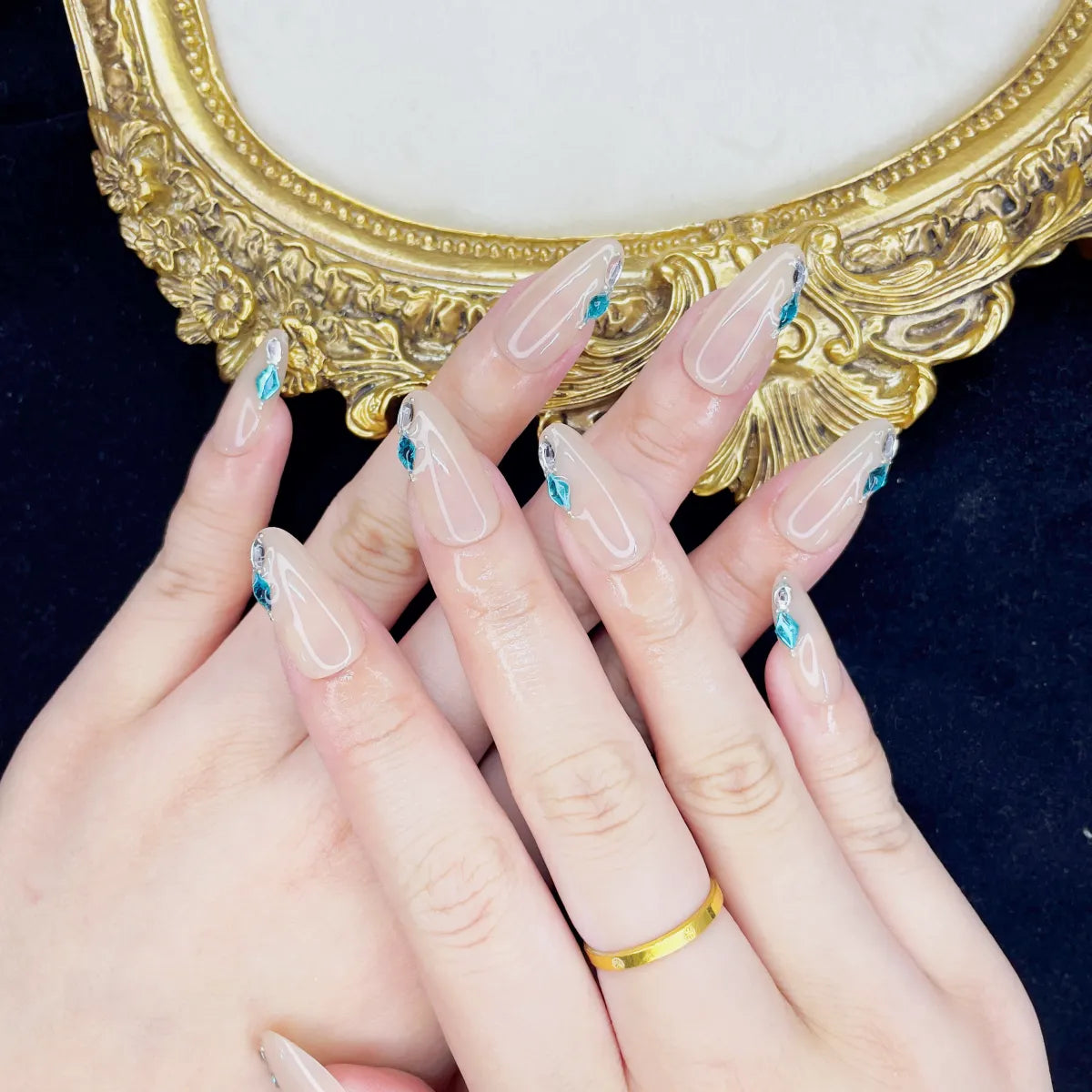 Press On Nail Misty Jewel