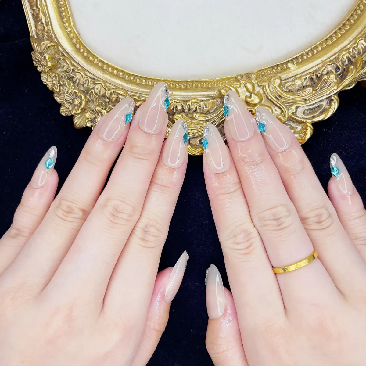 Press On Nail Misty Jewel