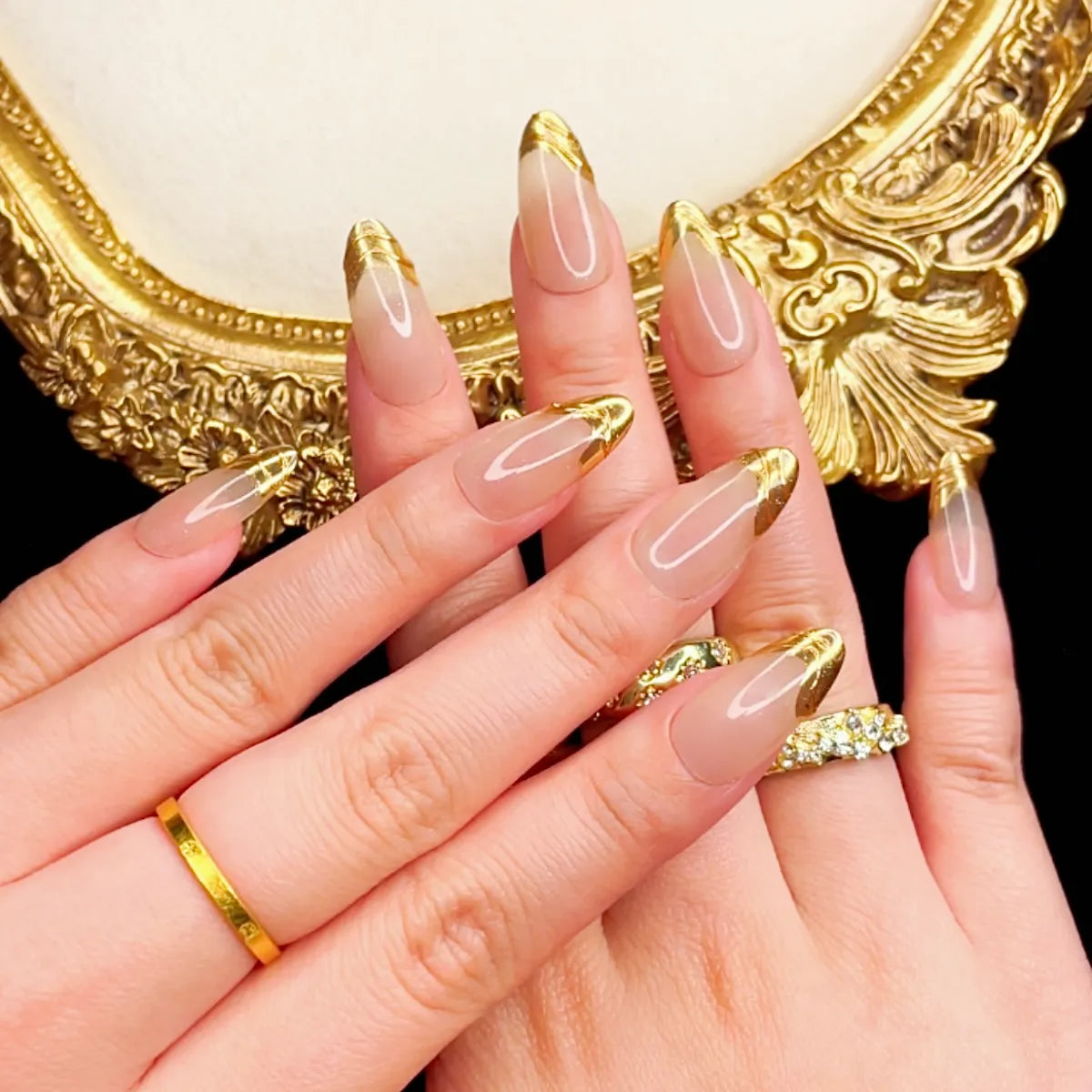 Press On Nail Soft Gold Edge