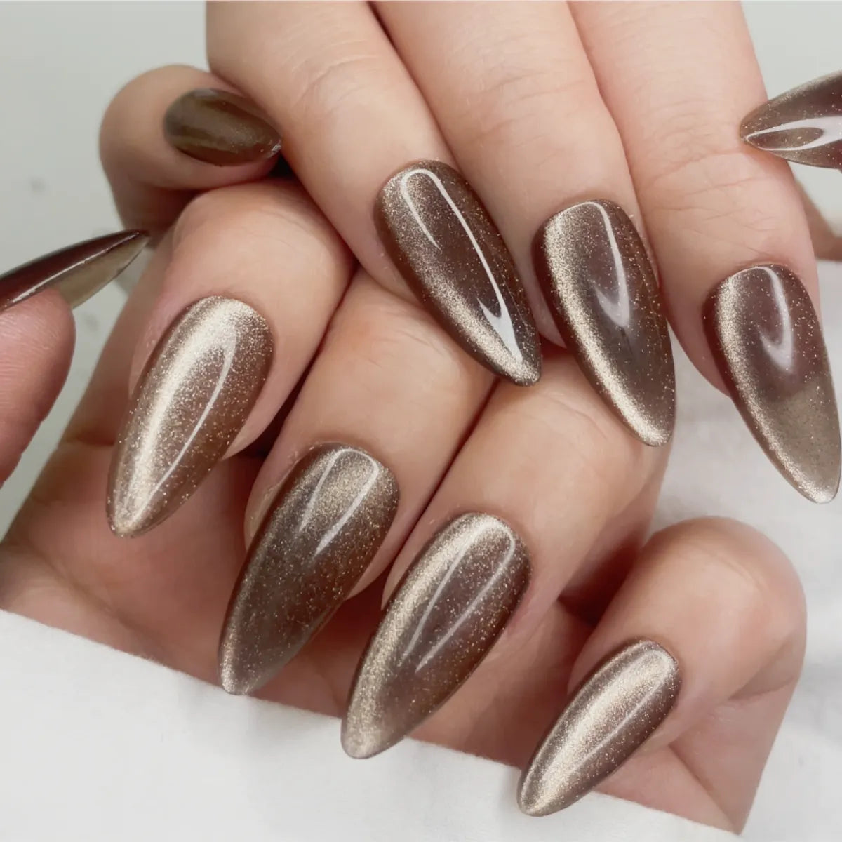 Press On Nail Brown Cat's Eyes