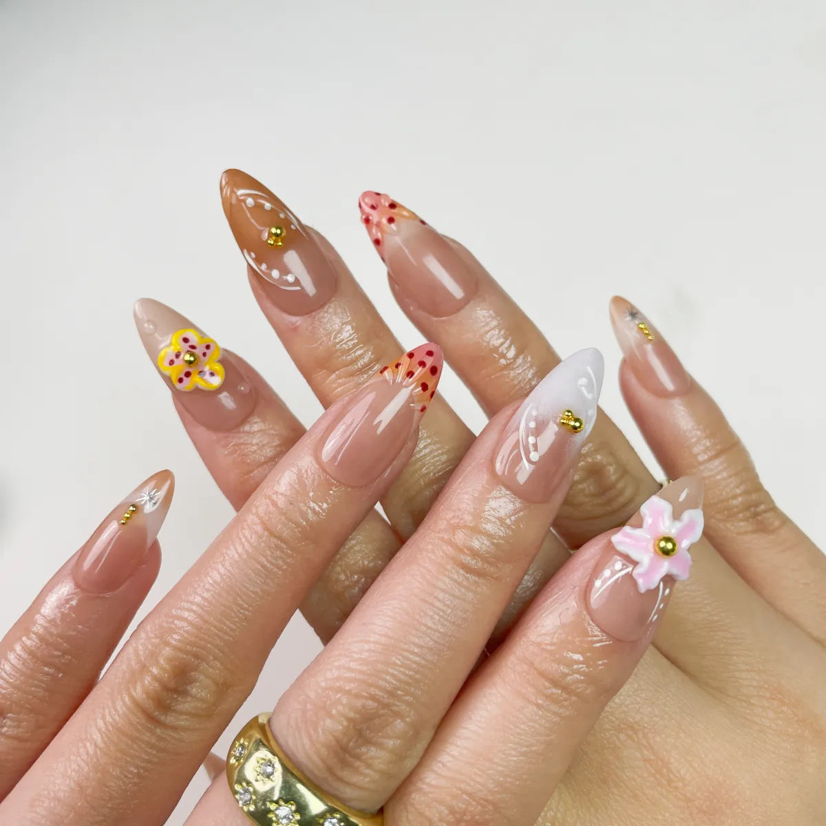 Press On Nail Sunlit Petal