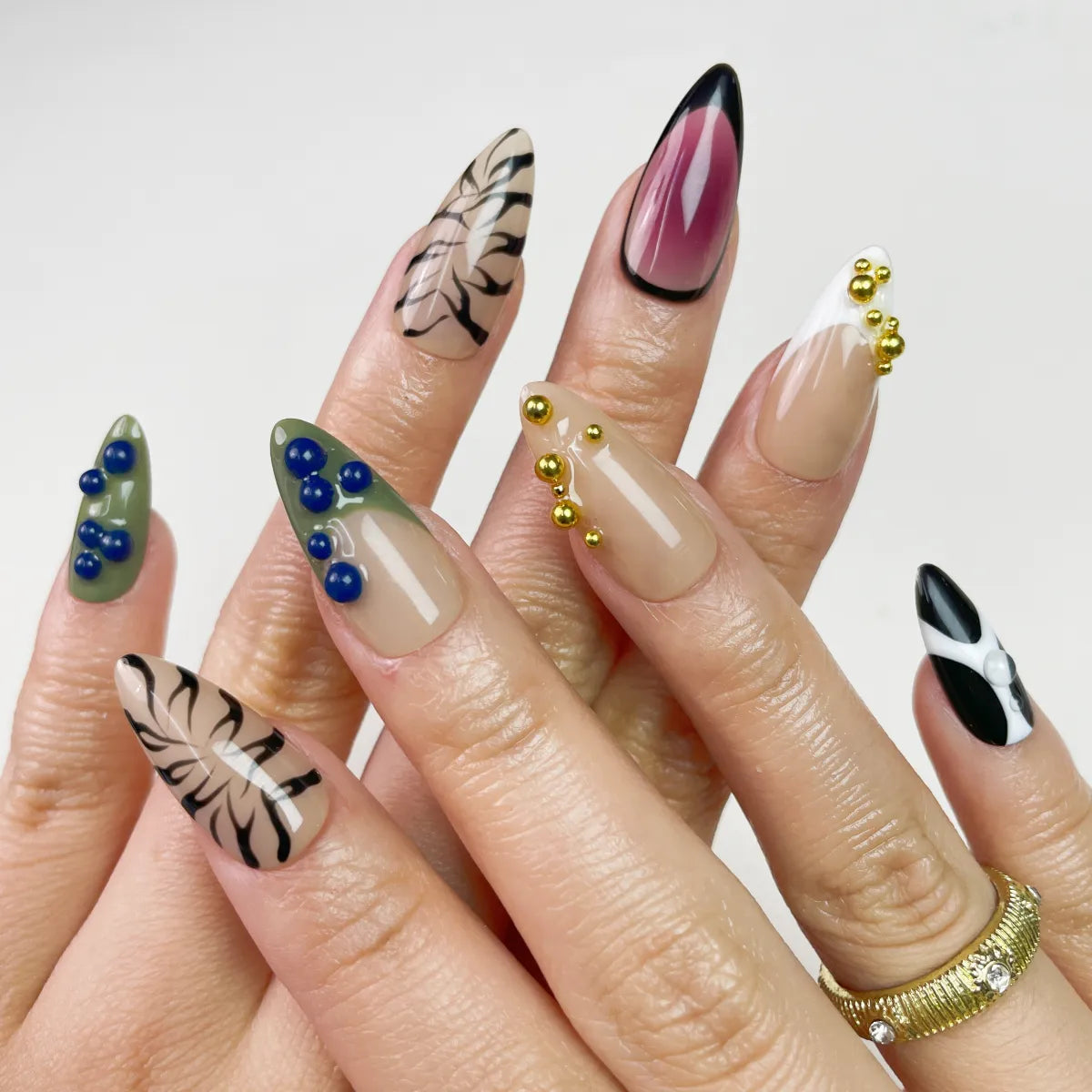 Press On Nail Golden Dot Elegance