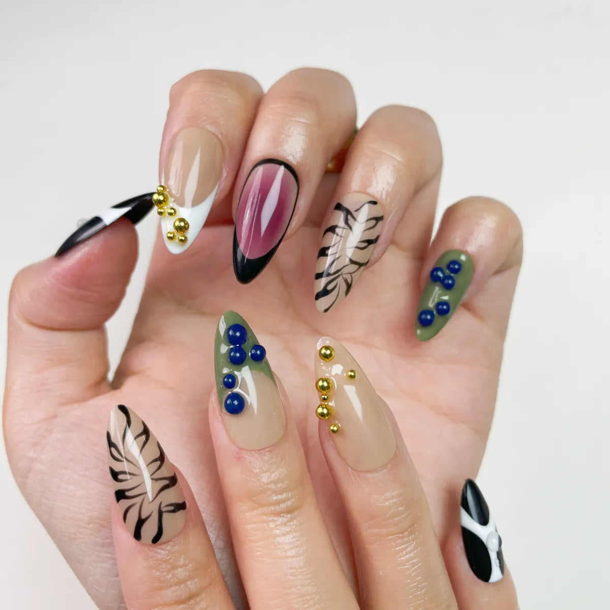 Press On Nail Golden Dot Elegance