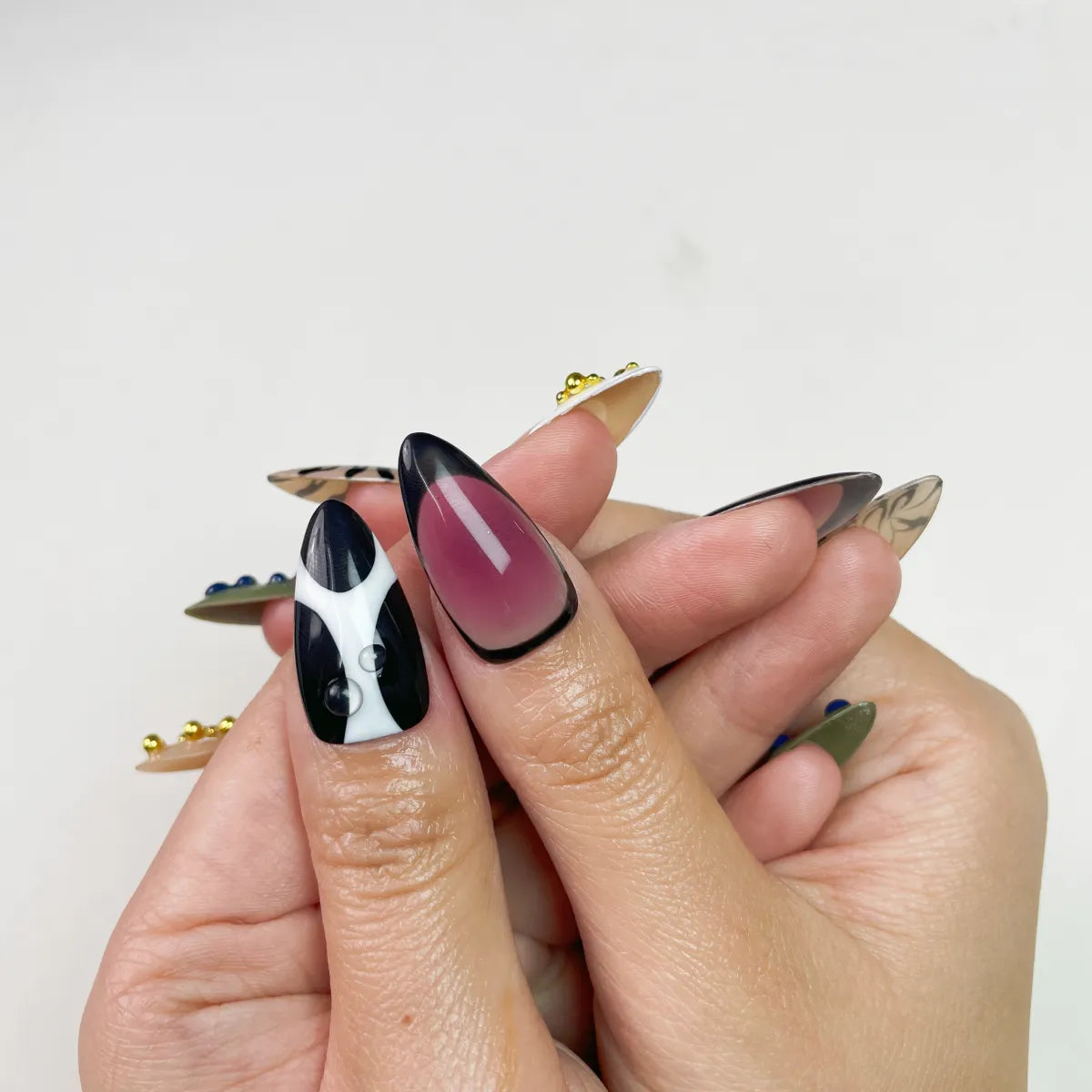 Press On Nail Golden Dot Elegance