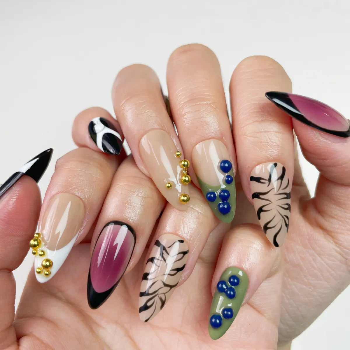 Press On Nail Golden Dot Elegance