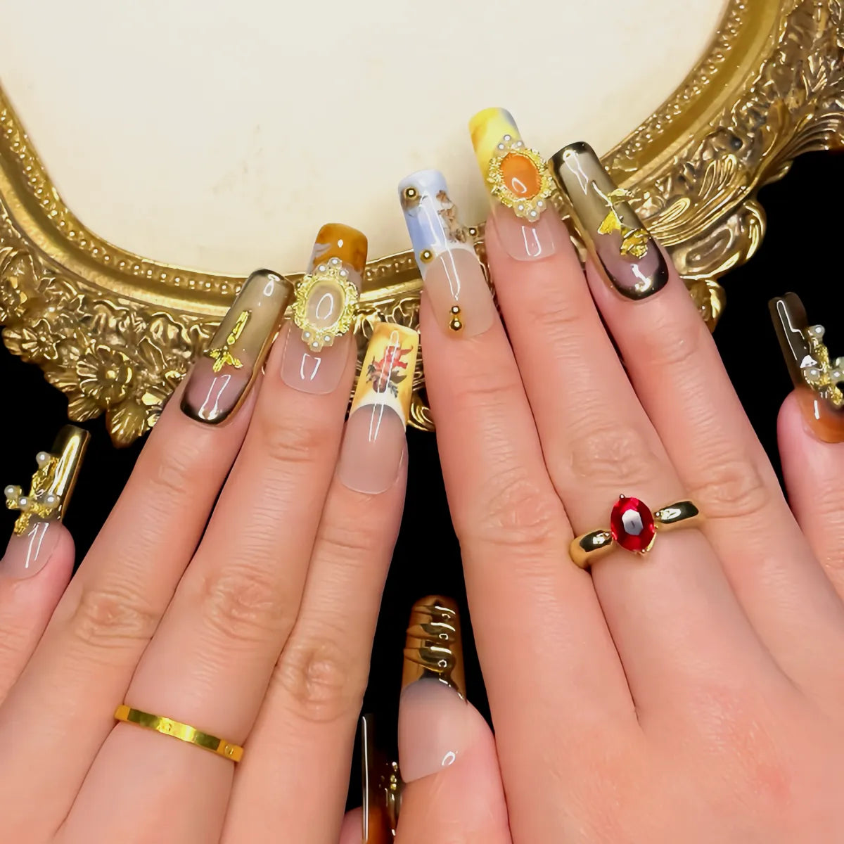 Press On Nail Golden Relics